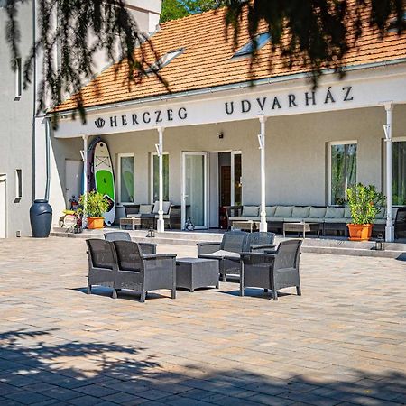 Herczeg Udvarhaz Poroszló 외부 사진