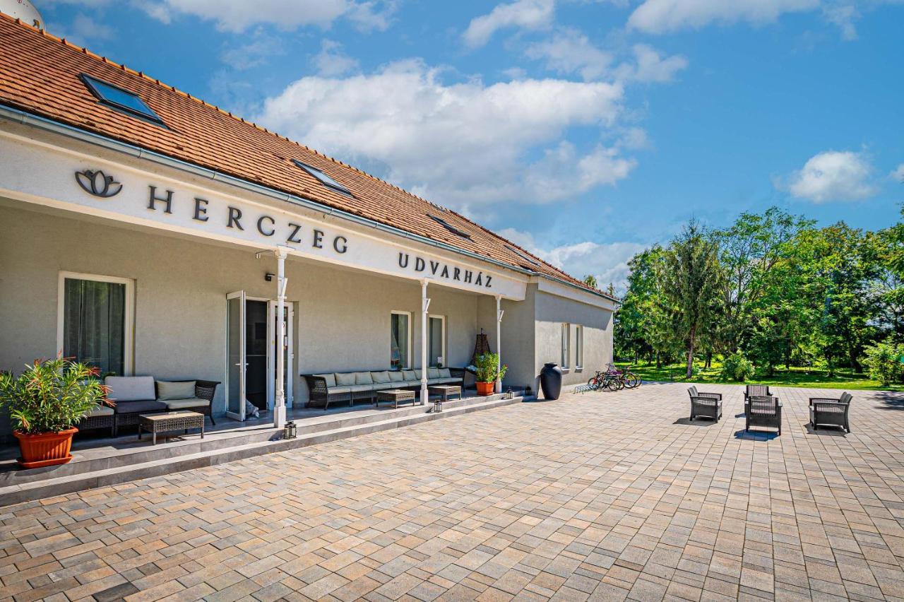 Herczeg Udvarhaz Poroszló 외부 사진